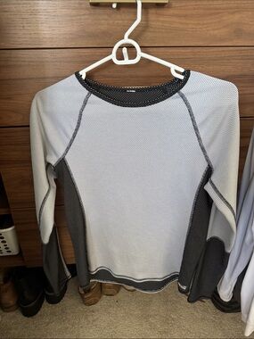 Women’s Performance Long-Sleeve Top - Black & White